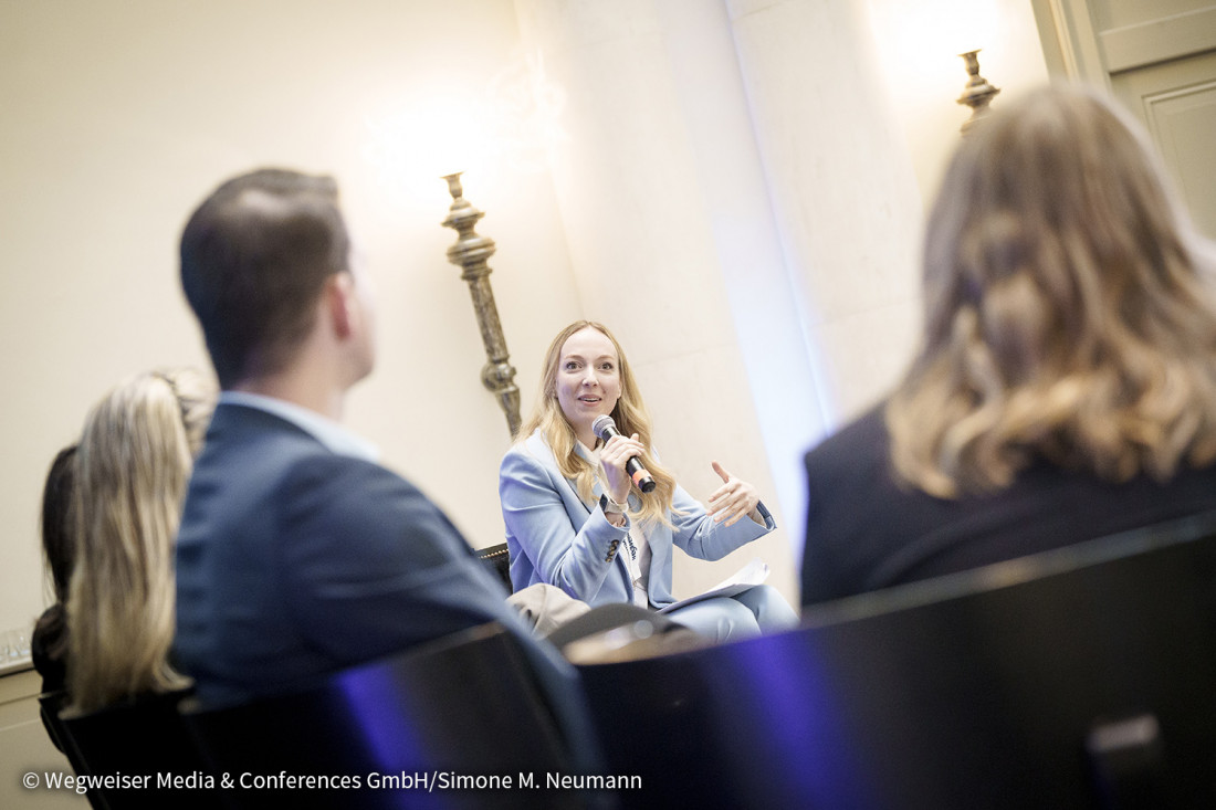 Kiara Winona Sweeney beim Plenum am Morgen, 26. Beschaffungskonferenz