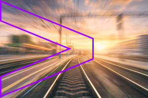Bahngleise mit accenture Logo
