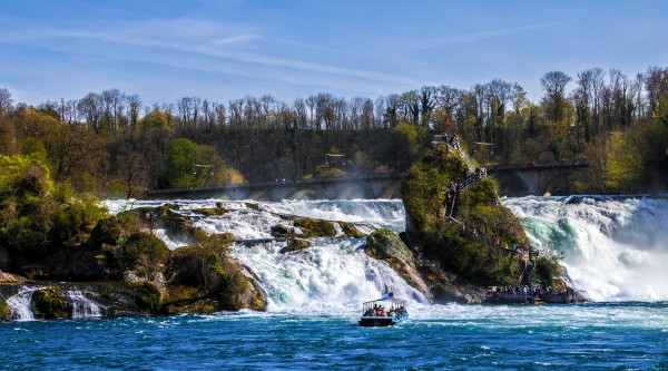 Rheinfall bei Schaffhausen: e-ID+; Verwaltung; Bürger; Unternehmen; Smart Government