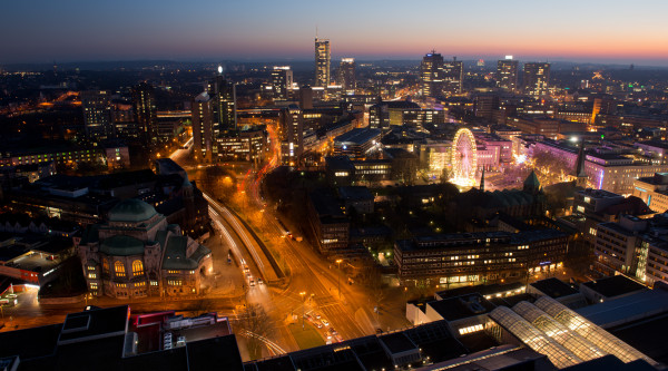 Die nächtliche Skyline von Essen