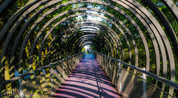 1.	Kaisergarten, Rehberger Brücke „Slinky Springs to Fame“