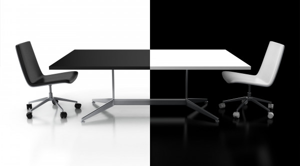 Tisch; Gruppenraum; Schwarz-weiß; Workshop; digial