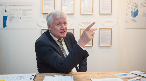 Horst Seehofer im Digitallabor; Zukunftskongress Staat & Verwaltung; BMI; Messe; OZG