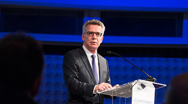 Innenminister Thomas de Maizière bei der Kongress-Eröffnung