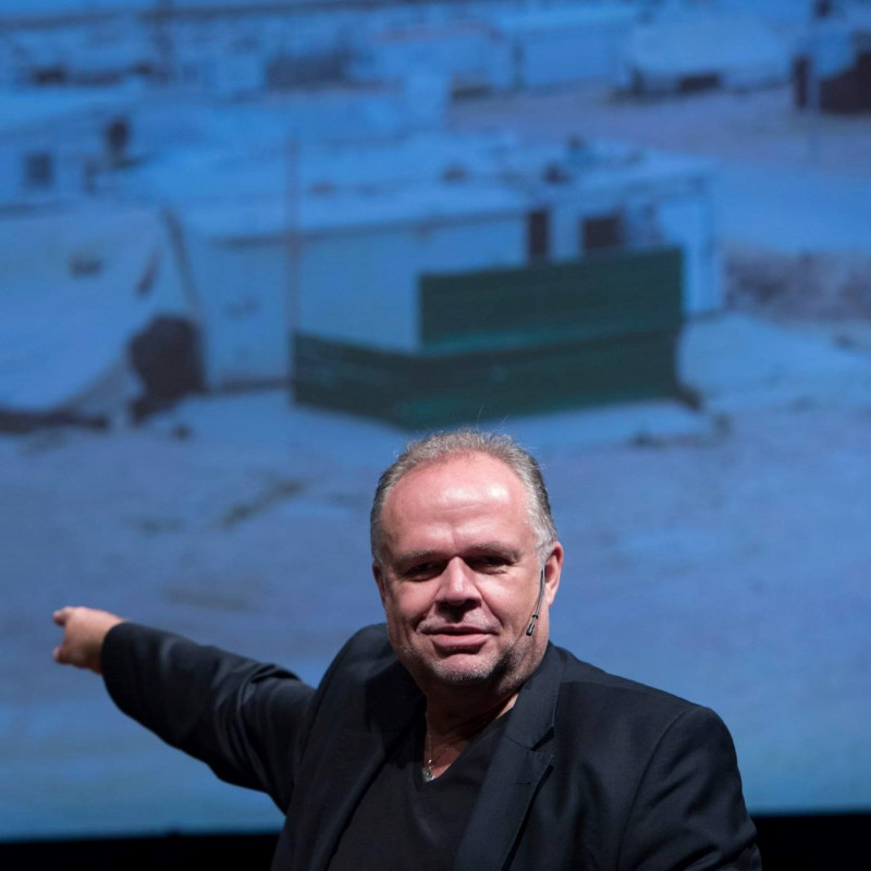 Kilian Kleinschmidt präsentiert seine Ideen bei Veranstaltungen wie der TEDx Hamburg, dem Europäischen Forum Alpbach oder der „Cities of Tomorrow“-Konferenz.