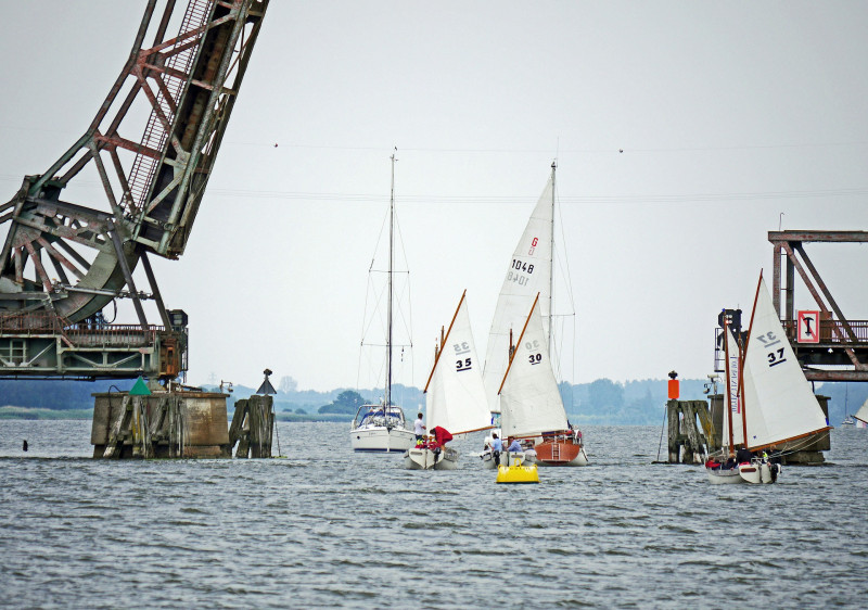 Zugbrücke mit Segelschiffen Zugbrücke; Kommunen; Verwaltungsprozesse; OZG; Fachverfahren; Anbindung