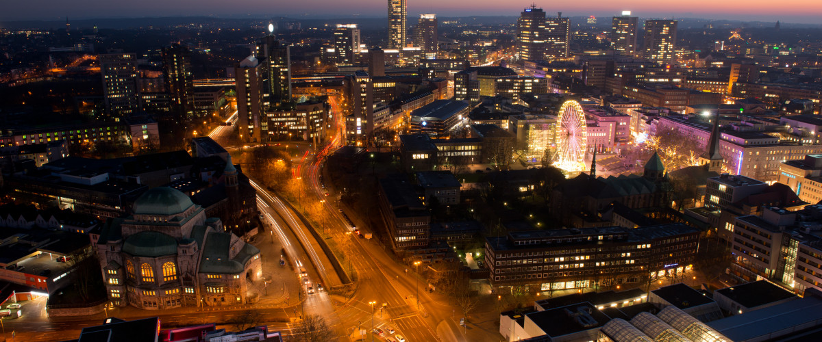 Die nächtliche Skyline von Essen