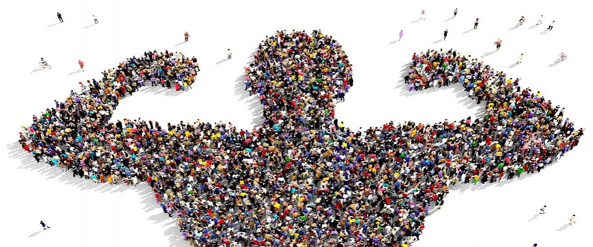 Die Kommune als Lebensort der Demokratie Viele Menschen haben sich zusammen zu einer Figur aufgestellt, die die Muskeln spielen lässt