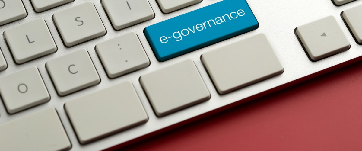 Turbo für die Digitalisierung von Verwaltungsleistungen Tastatur, auf einer Taste steht E-Governance