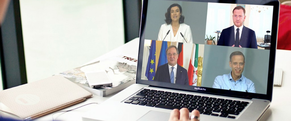 Rekord-Teilnahme beim Zukunftskongress-digital! Ein geöffneter Laptop, auf dem Dorothee Bär, Armin Laschet, Markus Richter und Michael Kretschmer zu sehen sind