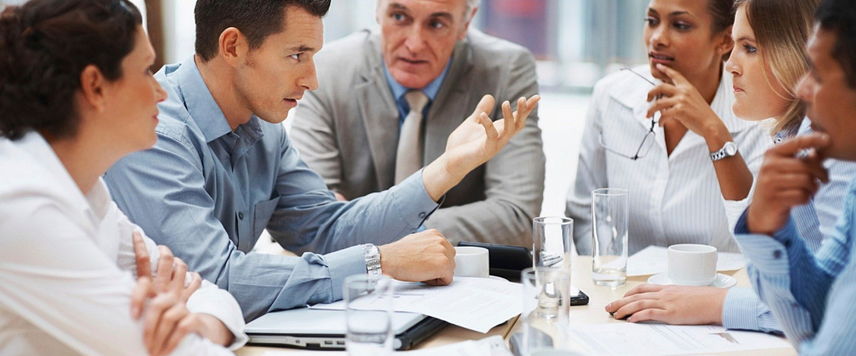 Digitalisierung ältere Menschen. Team im Büro