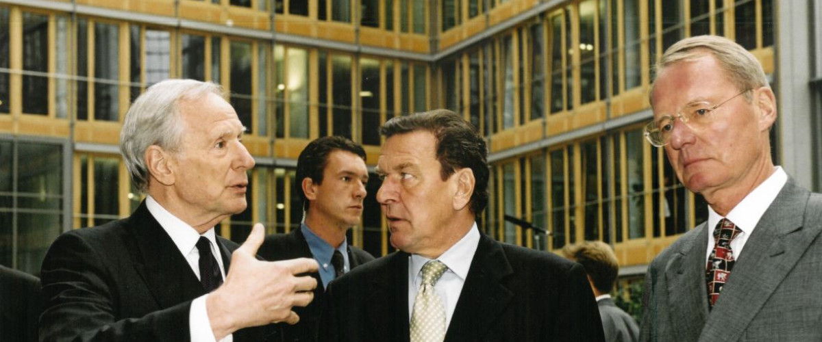 Gerhard Schröder, Klaus von Dohnanyi, Olaf Henkel; Beschaffungskonferenz im Jahr 2000